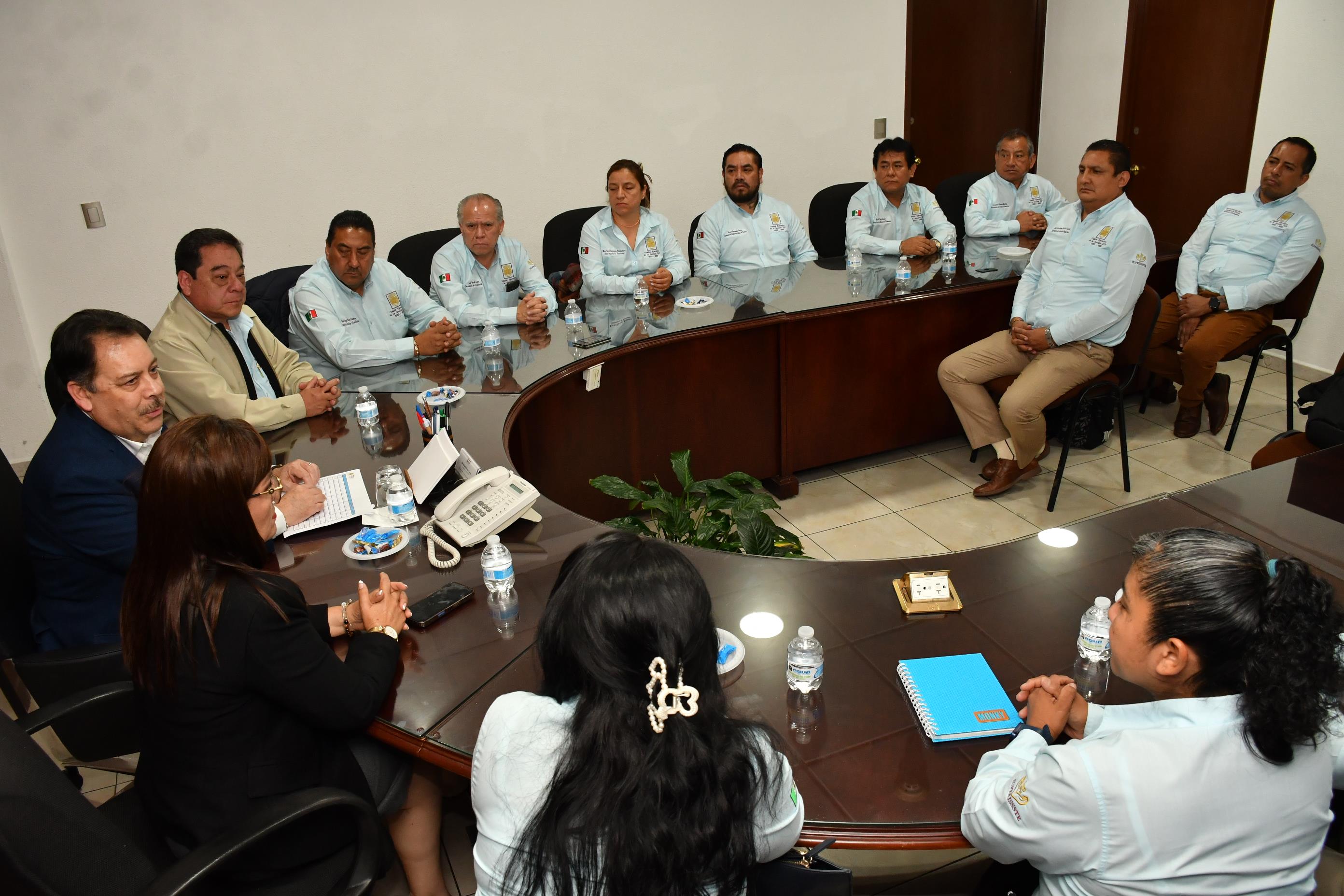 Reunión con compañeras y compañeros de la Sección XLV, SUPERISSSTE